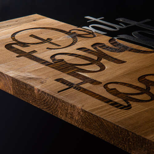 Wall deco Smiley pakoworld pine wood in natural color and black metal 47x3x58cm Wall deco Smiley pakoworld pine wood in natural color and black metal 47x3x58cm